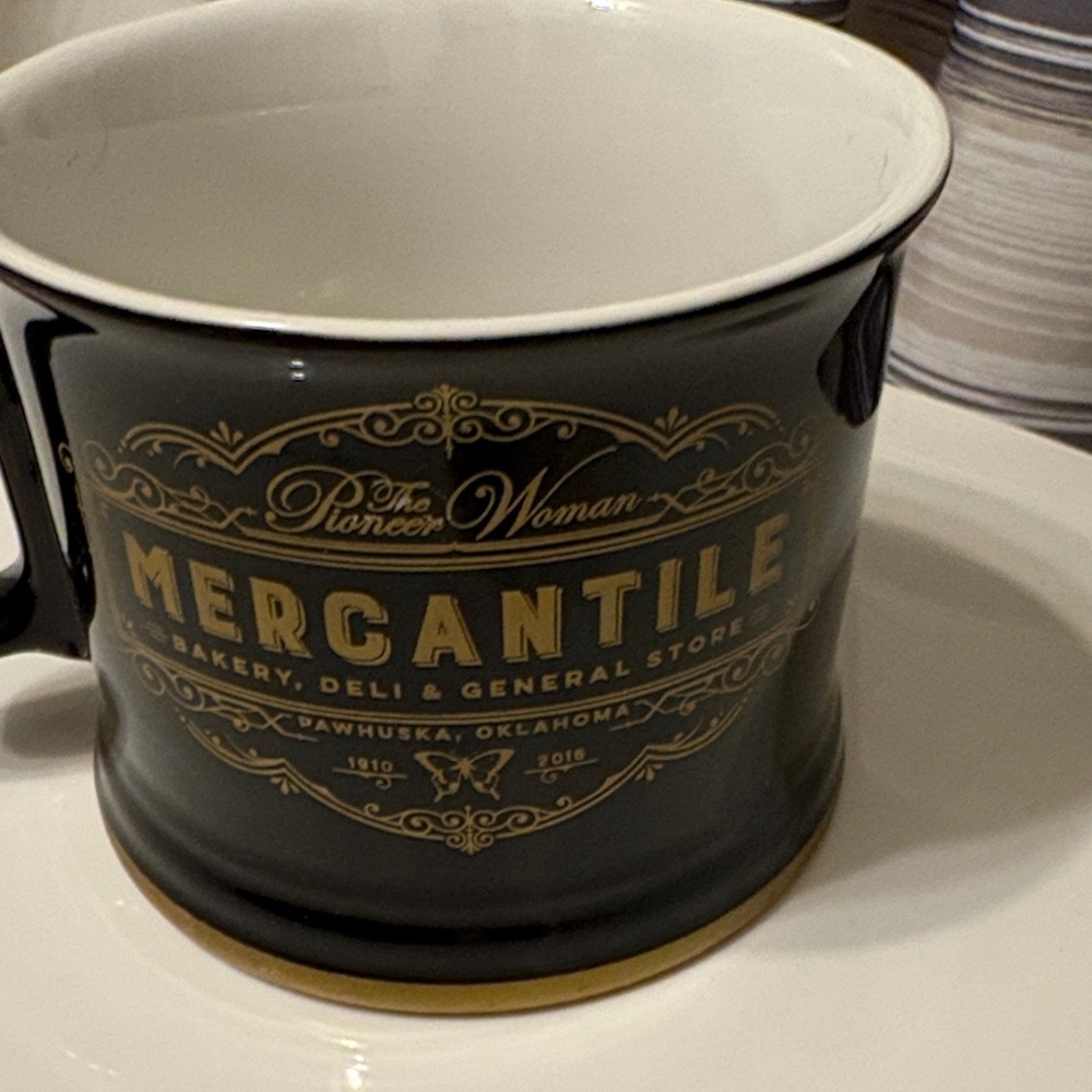 The Pioneer Woman Black and Gold Mercantile Mug